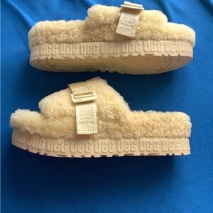 UGG Fluffita Flatform Slides Slippers -Yellow Size 9 Gently Worn